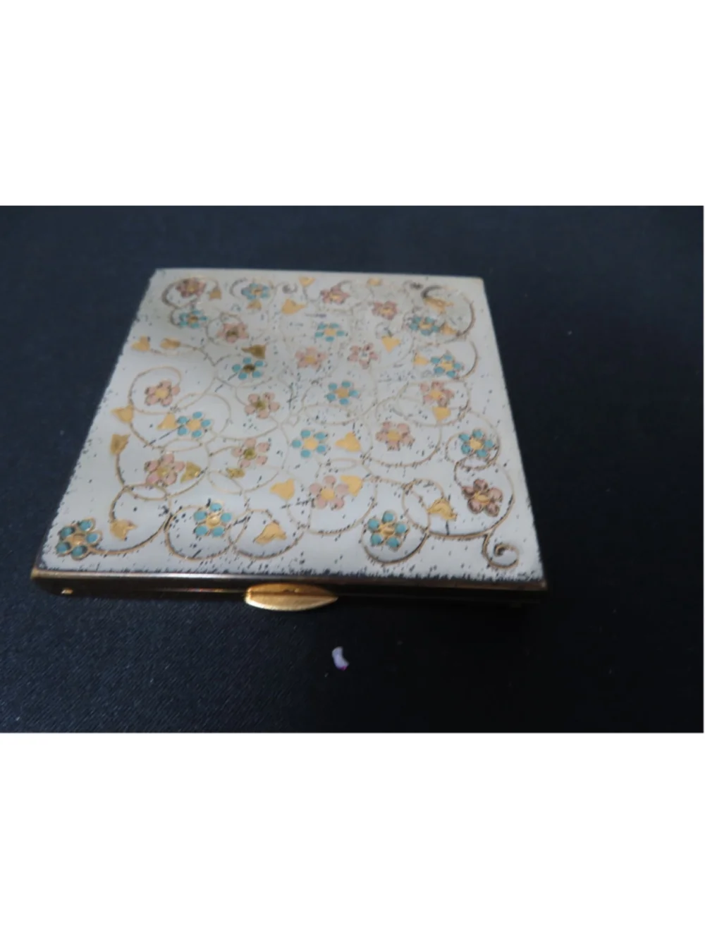 Beautiful Vintage Wadsworth Compact Mirror W Flowers Enameled Engraved 50s